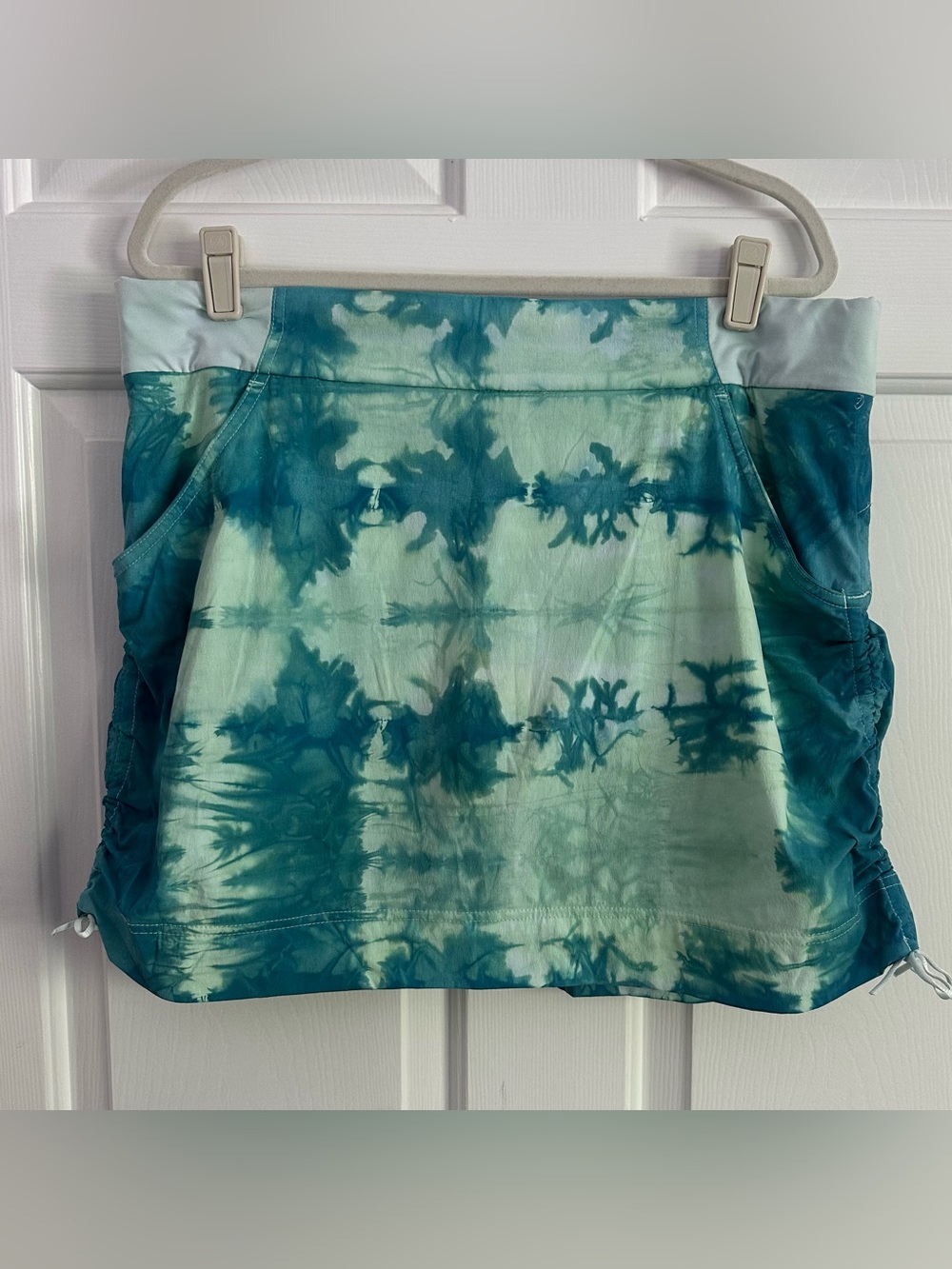 Columbia Aqua Tie-dye Athletic All Seasons Ruched Skort